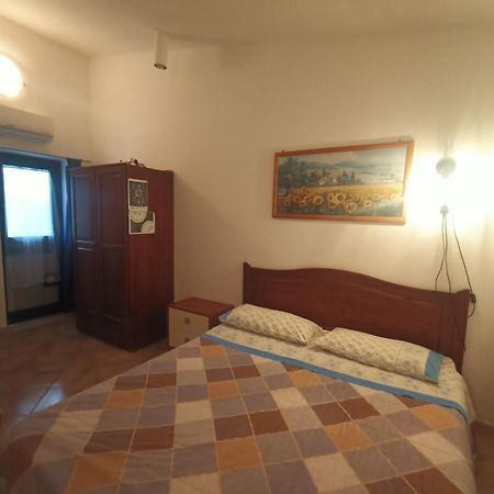 ואדה Agriturismo Il Cipresso מראה חיצוני תמונה